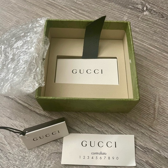 Gucci Interlocking G Stud Earrings - Picture 4 of 4